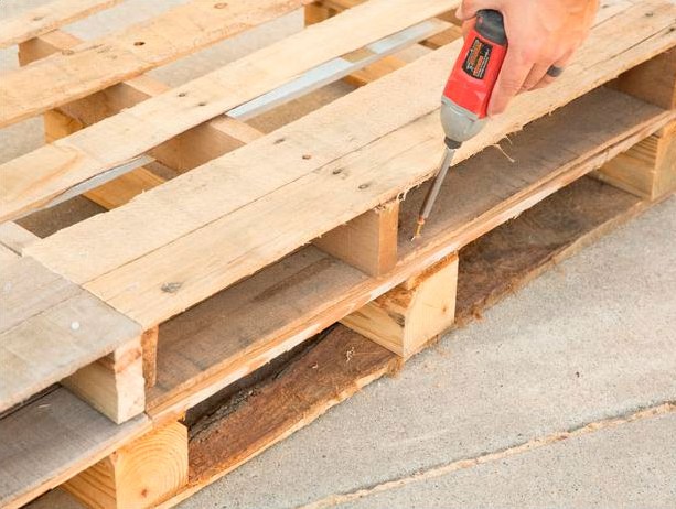 sofa-de-palete-de-madeira-3