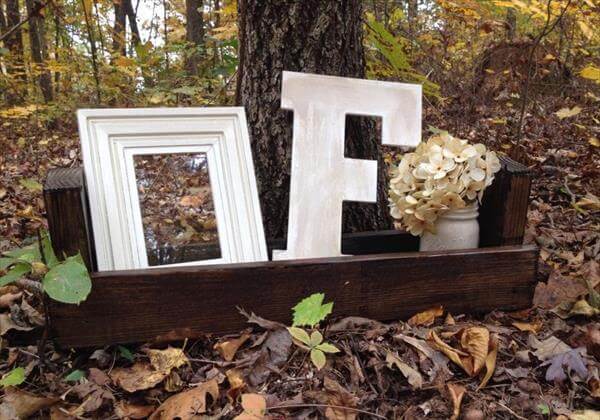 prateleira de palete decorativa